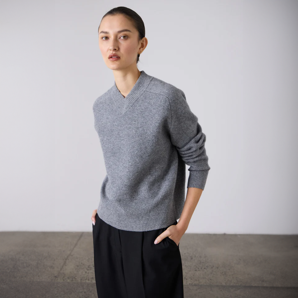 Laing Home / High V-Neck Sweater / Grey Marle