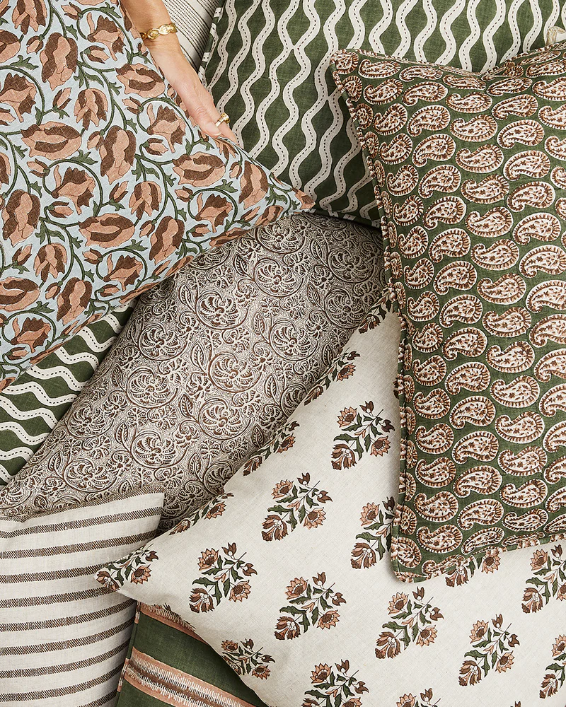 Walter G / Aravelli Cushion / Rosewood